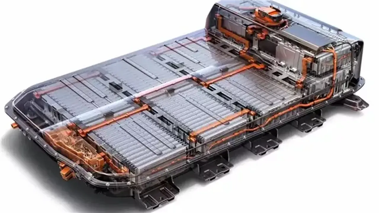 تأثير تراجع عمر بطاريات الليثيوم على تكاليف وصيانة السيارات الكهربائية خلال 15 عامًا